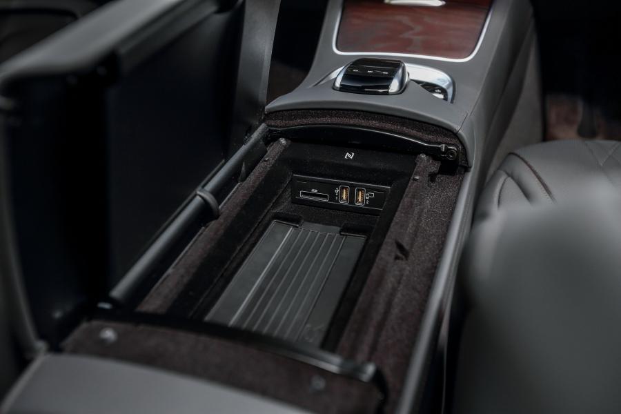 Детали интерьера Mercedes-Maybach S560 (X222) 2018 года  (MY) (фото 18 из 23)